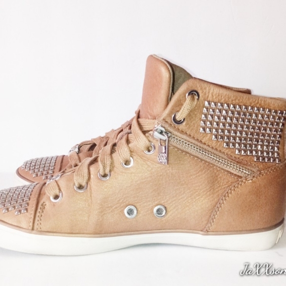 Michael Kors studded sneaker.   Size 6 - Picture 6 of 10